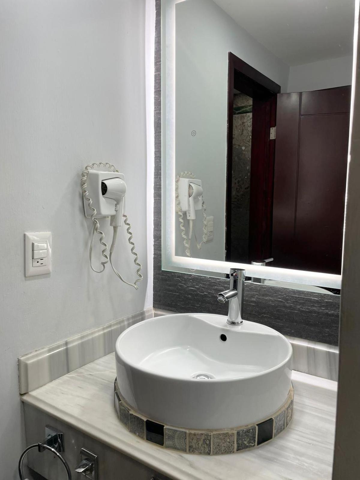 Landmark Suites By Balderrama Hotel Collection Лос Мочис Екстериор снимка