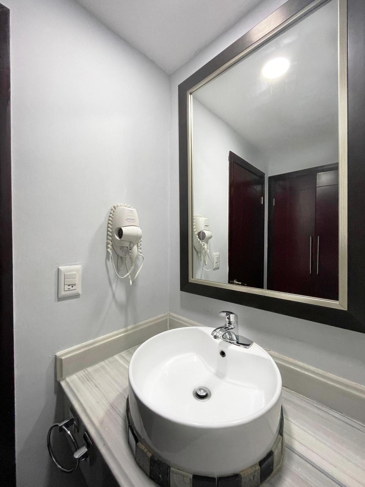 Landmark Suites By Balderrama Hotel Collection Лос Мочис Екстериор снимка